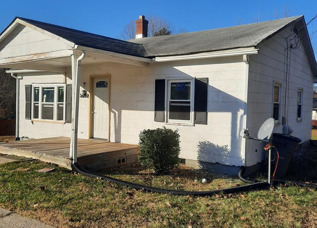 Property at 2022 Ridge St, South Boston, VA 24592, 2 beds, 1 bath