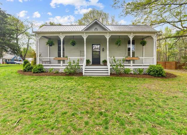 Property at 1703 High St, Farmville, VA 23901, 3 beds, 1 bath