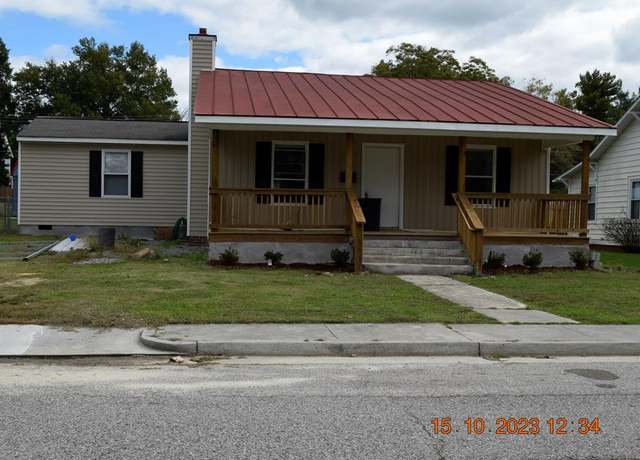 Property at 209 Academy Ave, Blackstone, VA 23824, 3 beds, 2 baths
