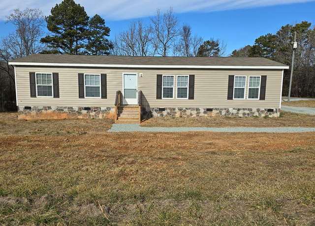 Property at 2231 Wightman Rd, Chase City, VA 23924, 3 beds, 2 baths
