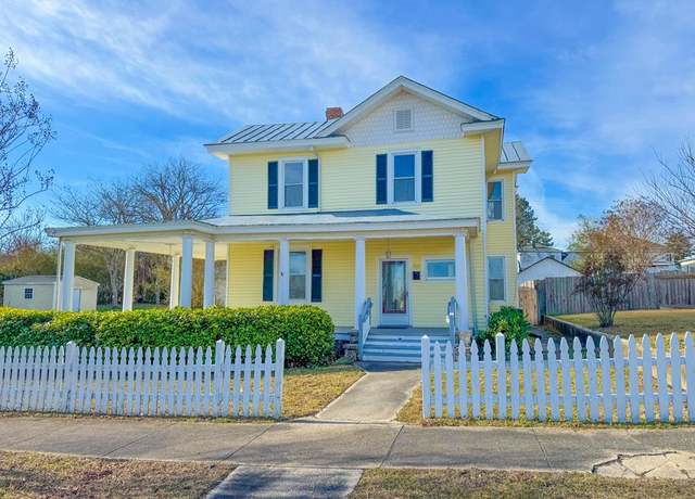Property at 204 East Maryland Ave, Crewe, VA 23930, 4 beds, 2.5 baths
