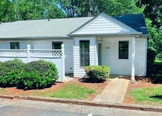 Property at 225 Countryplace Ln, Lynchburg, VA 24501, 2 beds, 1.5 baths