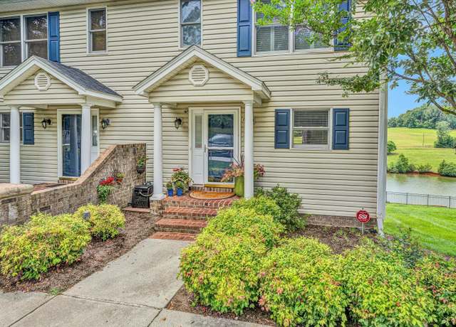Property at 345 Cambridge Ct, Hardy, VA 24101, 3 beds, 3.5 baths