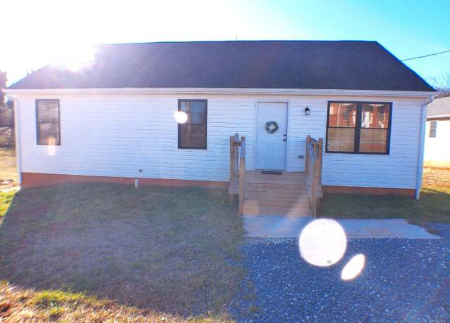 Property at 192 Main St, Madison Heights, VA 24572, 3 beds, 2 baths