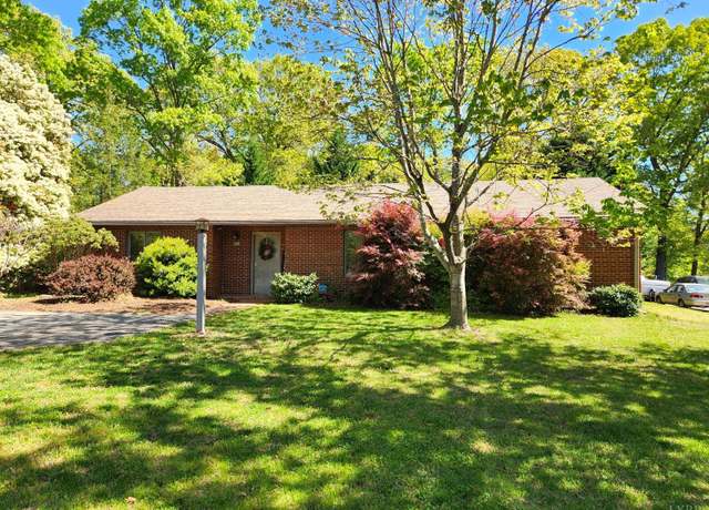 Property at 137 New London Dr, Lynchburg, VA 24502, 3 beds, 2 baths