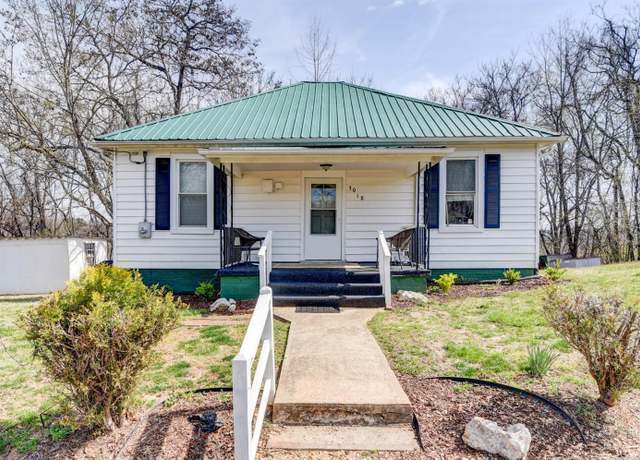 Property at 3018 Hillview St, Lynchburg, VA 24501, 3 beds, 1 bath