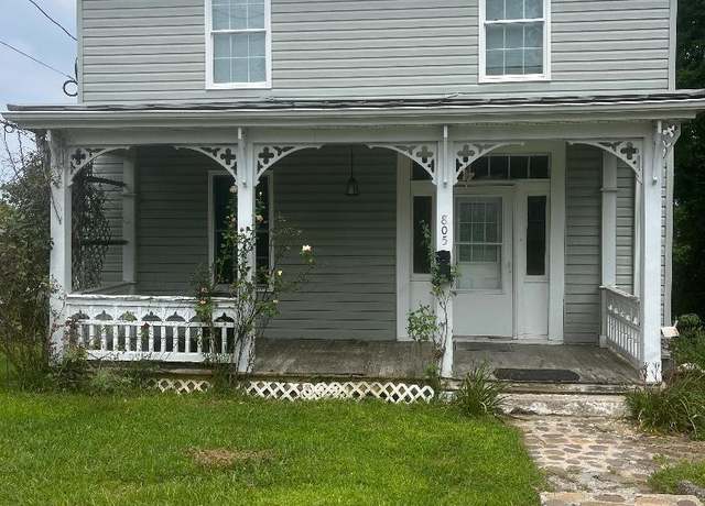 Property at 805 Sudbury Street St, Staunton, VA 24401, 4 beds, 1.5 baths