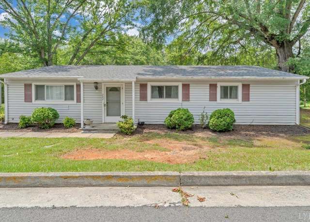 Property at 202 Skyline Dr, Bedford, VA 24523, 3 beds, 2 baths