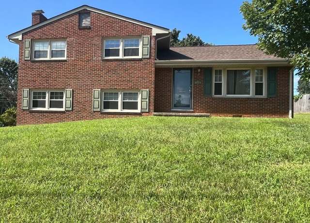 Property at 116 Frontier Road Rd NE, Roanoke, VA 24012, 3 beds, 2.5 baths
