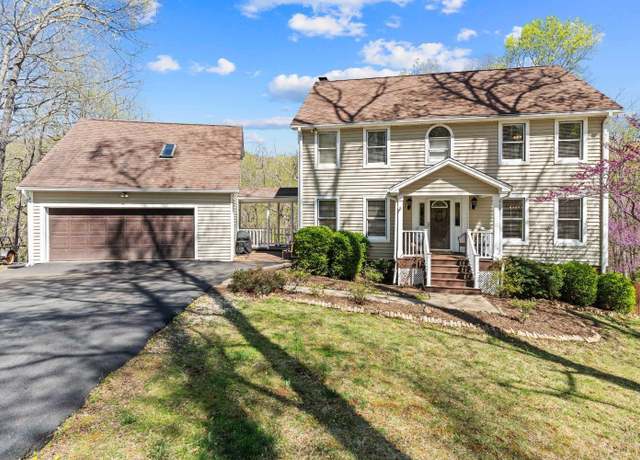 Property at 504 Meadowridge Dr, Lynchburg, VA 24503, 4 beds, 4.5 baths