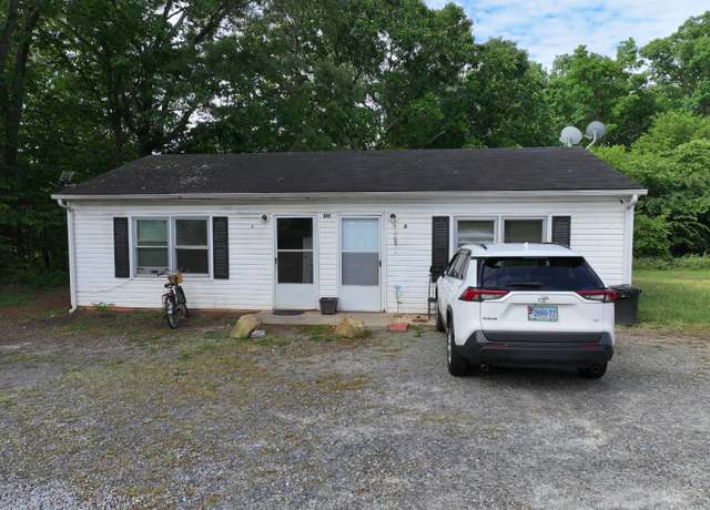 Property at 801 Henry St, Gretna, VA 24557, 8 beds