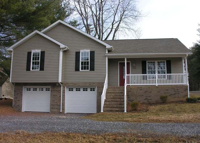 Property at 101 Sterling Dr, Waynesboro, VA 22980, 3 beds, 2 baths