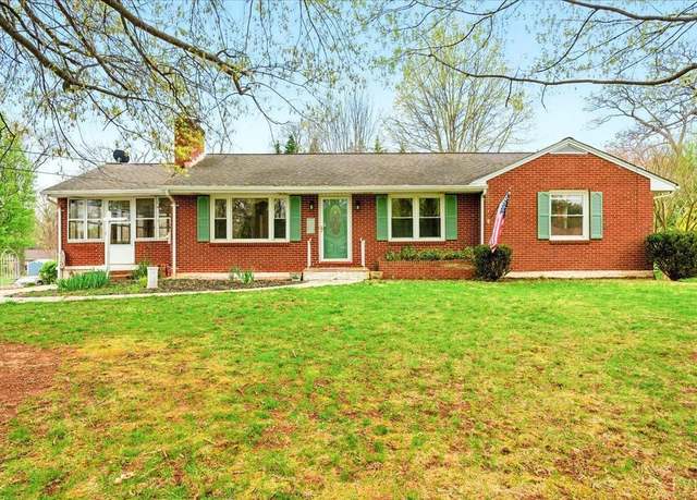 Property at 1533 Oakwood St, Bedford, VA 24523, 5 beds, 2.5 baths