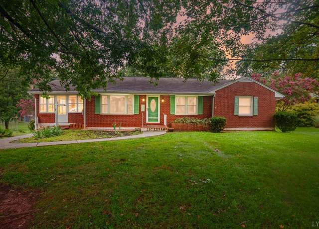 Property at 1533 Oakwood St, Bedford, VA 24523, 3 beds, 2.5 baths
