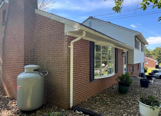 Property at 51 Farmington Rd, Lynchburg, VA 24502, 3 beds, 3 baths