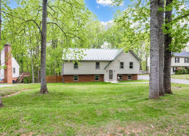 Property at 400 Cambridge Dr, Lynchburg, VA 24502, 3 beds, 2.5 baths