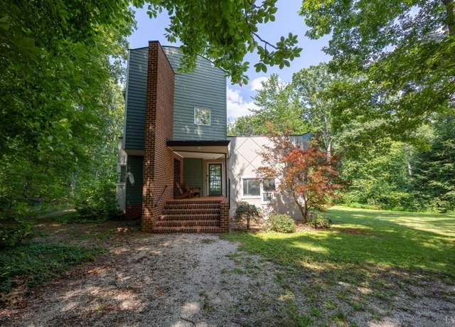 Property at 2246 Country Club Rd, Appomattox, VA 24522, 3 beds, 2.5 baths