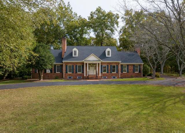 Property at 1930 Royal Oak Dr, Lynchburg, VA 24503, 3 beds, 2.5 baths