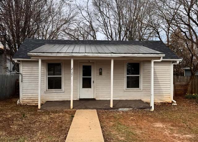 Property at 2127 Hanover St, Lynchburg, VA 24501, 2 beds, 1 bath