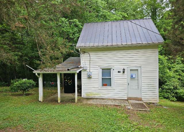 Property at 128 Brooke St, Brookneal, VA 24528, 2 beds, 1 bath