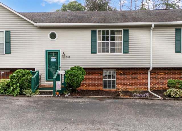 Property at 902 Goose Meadow Dr, Forest, VA 24551, 2 beds, 2.5 baths