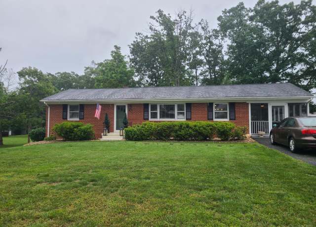 Property at 356 Ferguson St, Appomattox, VA 24522, 3 beds, 1.5 baths