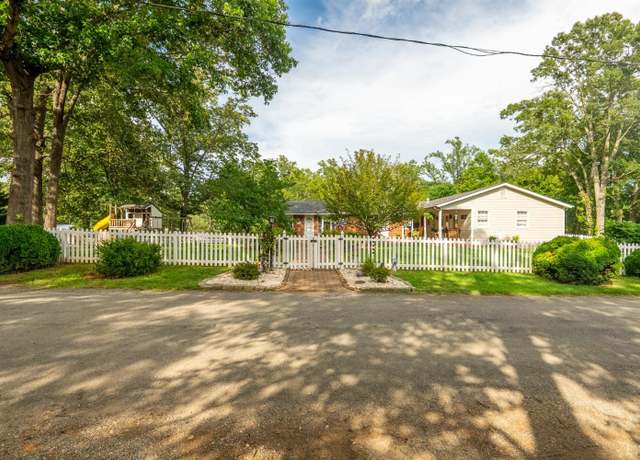 Property at 176 Spruce Ln, Lynchburg, VA 24501, 4 beds, 4 baths
