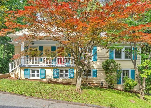 Property at 400 East Randolph Place Pl, Lynchburg, VA 24503, 4 beds, 2.5 baths