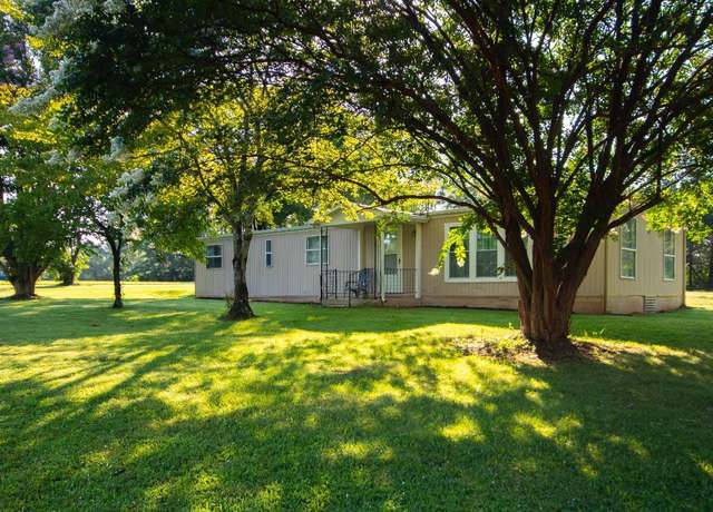 Property at 1214 Hawks Nest Lane Ln, Moneta, VA 24121, 3 beds, 1.5 baths