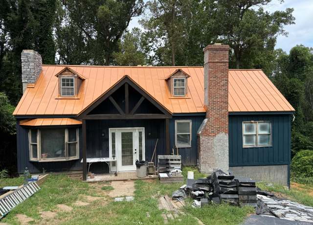 Property at 2 N Princeton Cir, Lynchburg, VA 24503, 4 beds, 3.5 baths