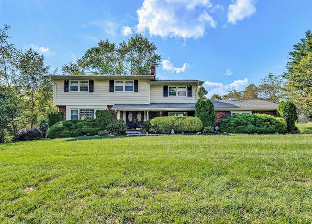 Property at 5673 Club Ln, Salem, VA 24153, 4 beds, 2.5 baths