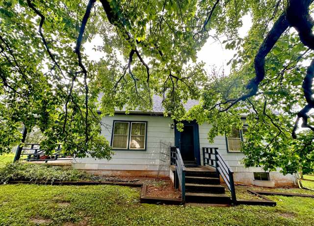 Property at 607 Middle St, Lynchburg, VA 24502, 3 beds, 1.5 baths