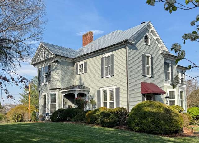 Property at 105 Briarwood St, Lynchburg, VA 24503, 5 beds, 3 baths