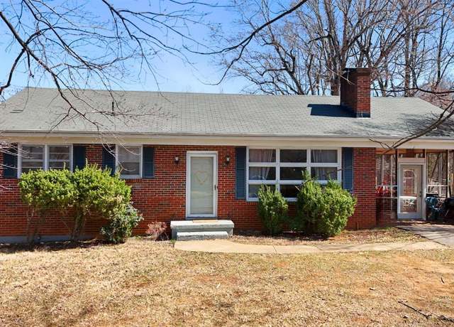 Property at 208 Mountainview Dr, Madison Heights, VA 24572, 3 beds, 1 bath