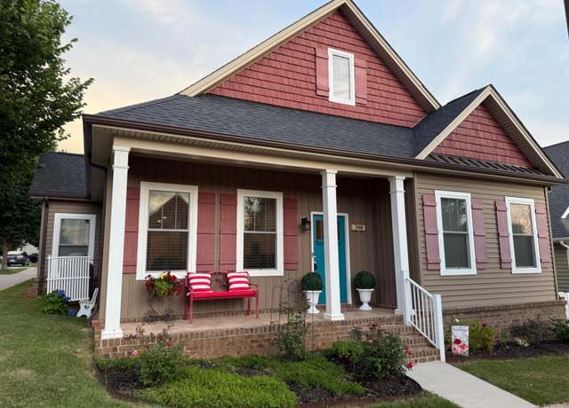 Property at 300 Hunterdale Dr, Lynchburg, VA 24502, 3 beds, 2 baths