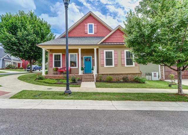 Property at 300 Hunterdale Dr, Lynchburg, VA 24502, 3 beds, 2 baths