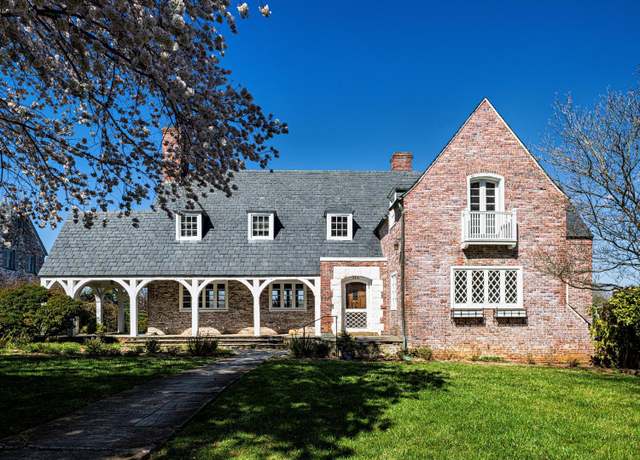 Property at 113 Oakwood Pl, Lynchburg, VA 24503, 4 beds, 3.5 baths