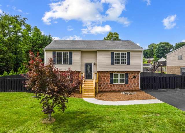 Property at 100 Creston Oaks Ct, Forest, VA 24551, 5 beds, 3 baths