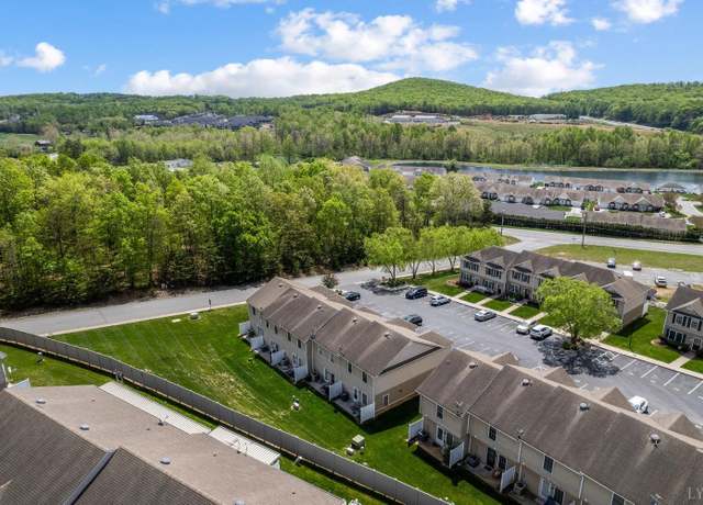 Property at 19 Catherine Ct, Lynchburg, VA 24501, 2 beds, 2.5 baths