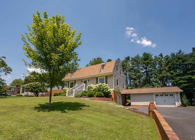 Property at 423 Poplar Forest Dr, Forest, VA 24551, 4 beds, 3 baths