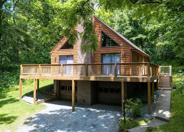 Property at 3301 Cranehill Dr, Lynchburg, VA 24503, 3 beds, 2 baths