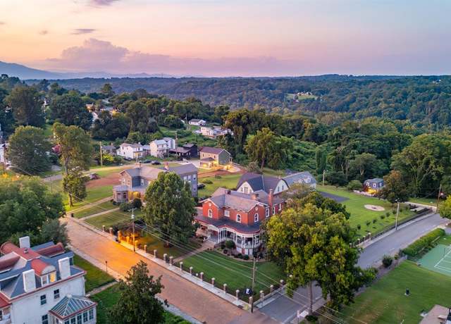 Property at 404 Cabell St, Lynchburg, VA 24504, 8 beds, 8.5 baths