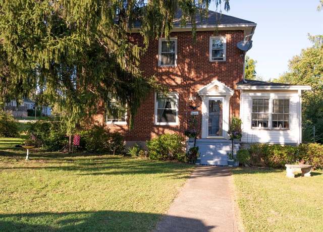 Property at 811 Broad St, Altavista, VA 24517, 4 beds, 2 baths