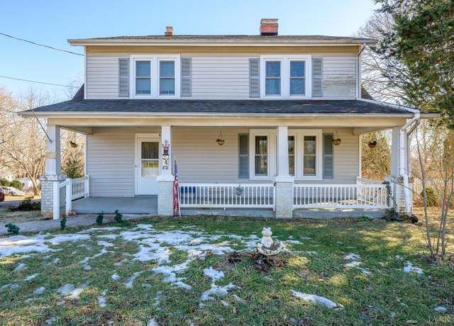 Property at 382 N Main St, Amherst, VA 24521, 4 beds, 2 baths