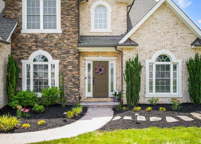 Property at 119 Creekview Ct, Lynchburg, VA 24502, 5 beds, 3 baths