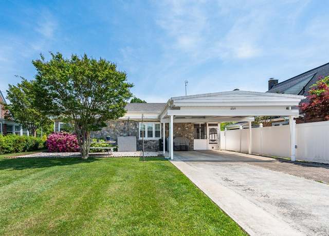 Property at 4369 Fort Ave, Lynchburg, VA 24502, 3 beds, 3 baths