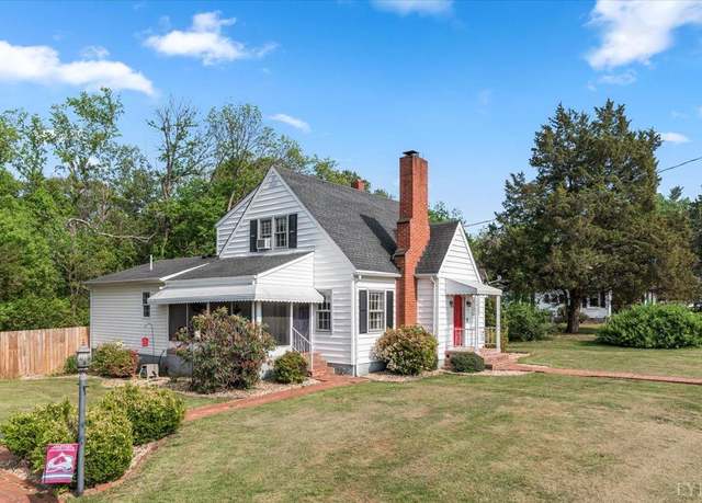 Property at 152 Pine St, Amherst, VA 24521, 3 beds, 2.5 baths