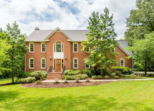 Property at 102 Stirling Ct, Forest, VA 24551, 4 beds, 3.5 baths