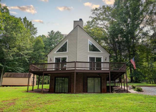 Property at 103 Franklin Pl, Lynchburg, VA 24503, 3 beds, 2 baths