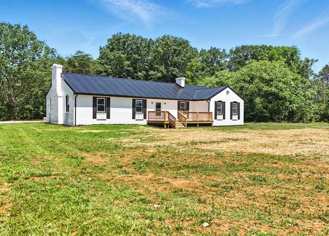 Property at 39 Lynview Dr, Lynchburg, VA 24502, 3 beds, 2 baths